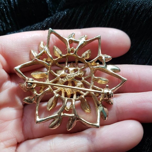 Vintage 1962 Gold Tone Circular Flower Brooch by Sarah Coventry Signed - Picture 5 of 8